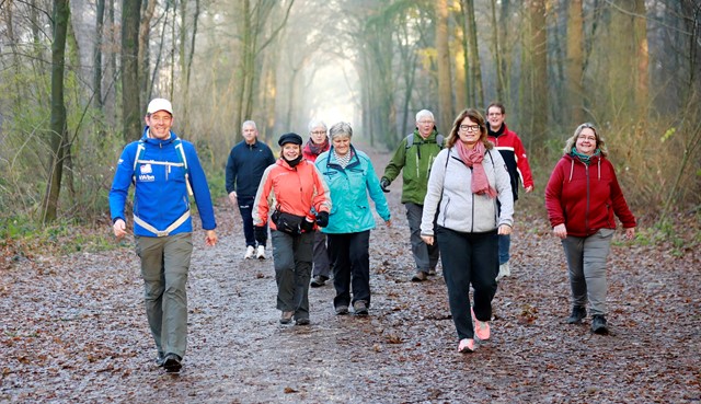 Wandeltrainer Bart Putman met FitStap-groep