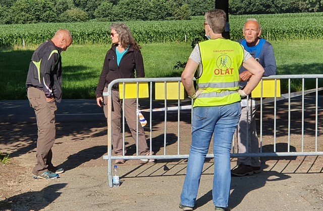 Wandelaars wachten op aanvang van hun tijdslot