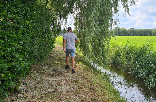 Wandelaar op schouwpad