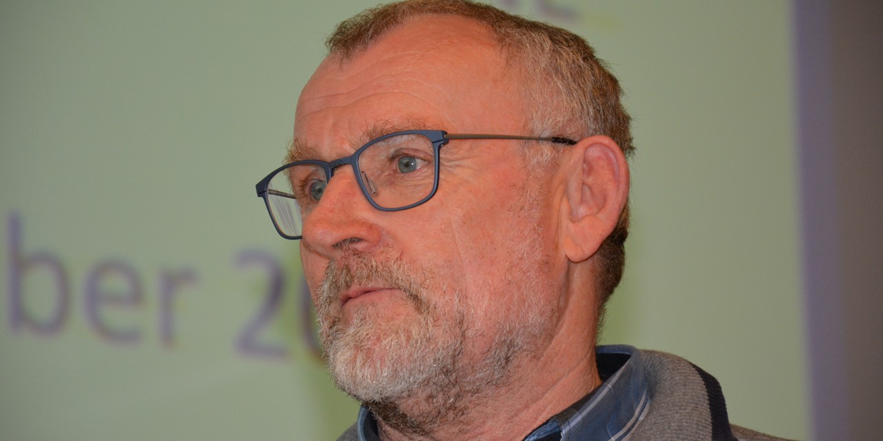 Foto van Gerard van Kempen bij benoeming tot Lid van Verdienste KNBLO-NL/KWbN