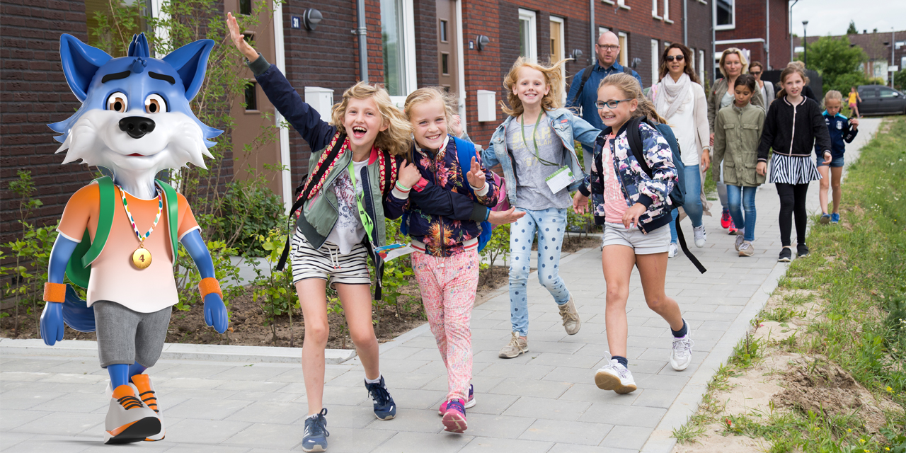 Fiero op straat met kinderen